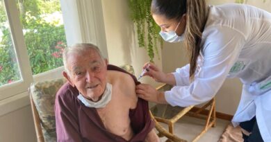 Primeiro idoso acima de 90 anos a ser vacinado em Cordilheira Alta, Antônio Tozzo